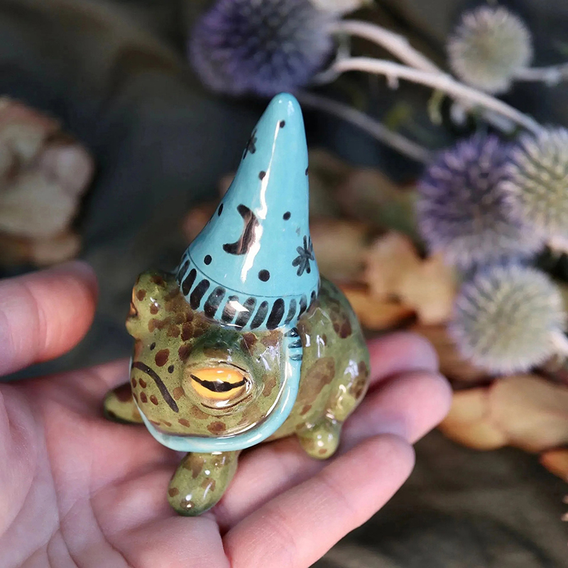 Witch Hat Little Frog Statue R - Outdoor Furniture Resin review and price